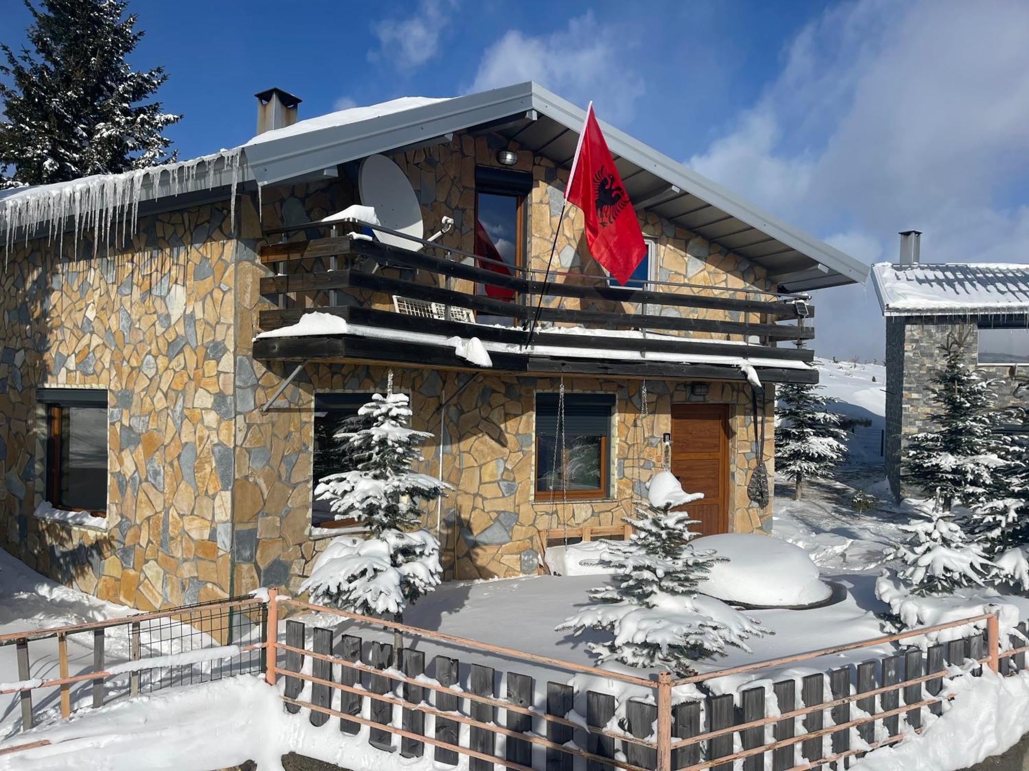 Villa 80 Kodra E Diellit 泰托沃 外观 照片